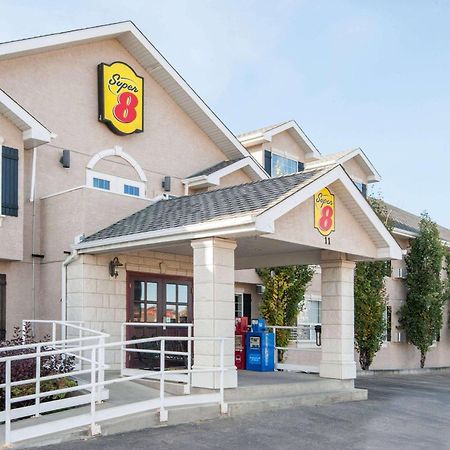 Hotel Super 8 By Wyndham Cochrane Exterior foto